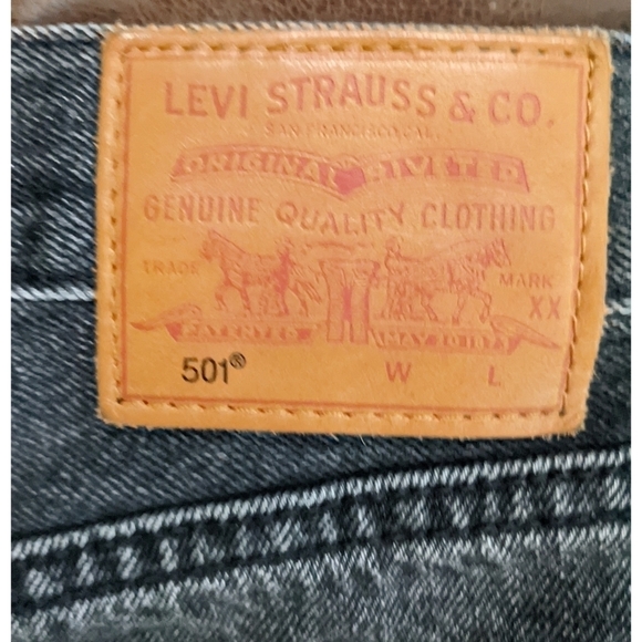 Levi's 501 Cutoff Denim Shorts Size 25 - Mid Rise - Black Distressed Frayed Hem - Picture 6 of 8